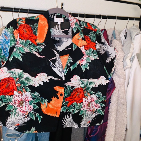 Super cool sheer crop shirt with design! - Picture 4 of 7